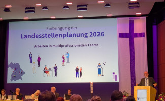 Einbringung der Vorlage zur Landesstellenplanung auf der Herbstsynode 2025 durch den Personalreferenten OKR Stefan Reimers