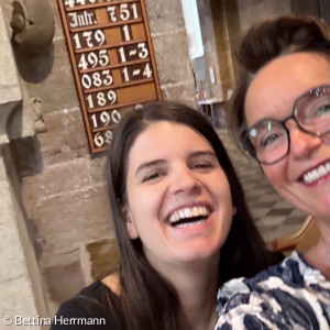 Kristin Ceymann und Bettina Herrmann bei der Einsegnung 2025